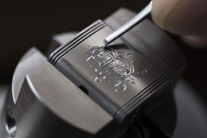 Custom-made engraving on a Jaeger-LeCoultre Reverso Classic watch©JohannSauty.jpg