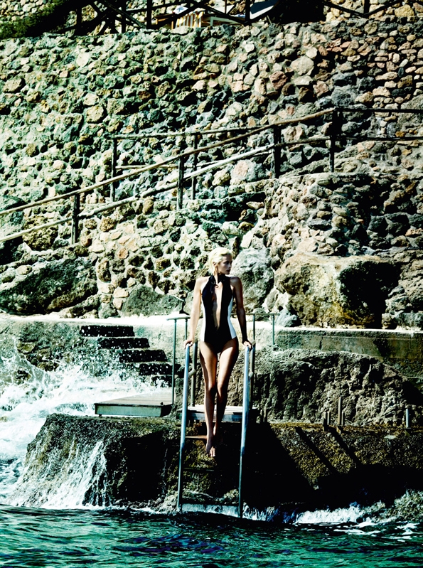 Carolyn Murphy,Mario Testino,vogue us,vogue,magazine, woman, éditorial mode, éditorial, mode, édito, editorial, fashion editorial, fashion photographer, photographer, photographe, photographe de mode, fashion, sexy, model, modeling, modèle, luxe, luxury, portrait, glamour, mannequin, lovely, summer, sea, printemps, été,riviera,méditerranée