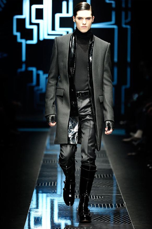 Versace - Andrew Thomas 02.JPG