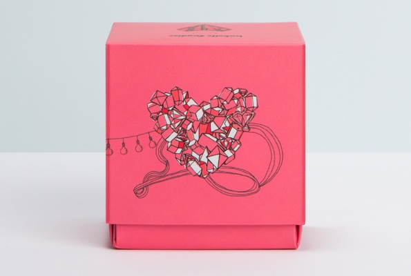 popup,popup paris,bougie,candle,diamant,diamond,luxe,luxury,love,amour,saint valentin,cadeau,surprise,édition limitée,limited edition,collaboration,illustration,packaging,isabelle laydier,illustratrice,france,french,concept