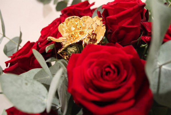 goldgenie,frank fernando,gold,or,platine,platinum,prestige,rare,exclusif,exclusive,luxe,luxury,or rose,gold pink,précieux,roses,bouquet de rose,rose en or,golden rose,saint valentin,bijou,bijoux,joaillerie,precious,idée cadeaux,amour,love,amoureux,gift,valentine's day,