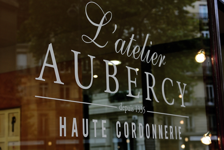 3 Haute Cordonnerie Atelier Vitrine - copie.jpg