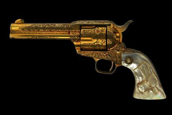 luxury,luxe,fashion,mode,machine gun vegas,armor,armes,weapon,weapons,prada,louis vuitton,chanel,pucci,art,culture,violence,napoléon,artisant,artisanat,fusils,pistoles,or,orfèvre,armurier,joaillerie,jewellery,jewelry,usa,état-unis,nevada,amérique,américain,karl lagerfeld,gucci,berreta,kalachnikov,luger,glock,357 magnum,pucci,missoni,yves saint laurent,bang bang,revolver