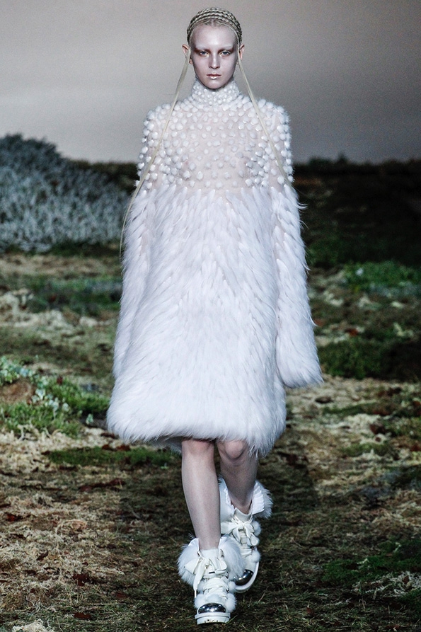 alexander mcqueen,mcqueen,fashion,mode,luxe,luxury,britannique,london,paris,féminin,art,sarah burton,ppr,show,ready to wear,rtw,prêt à porter,pap,fashion show,défilé,homme,femme,men,menswear,women,womenswear,automne,hiver,fall,winter,2014