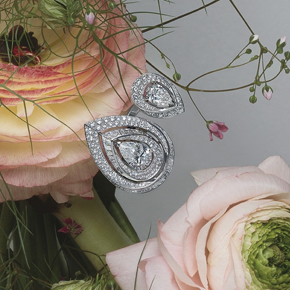 chaumet,haute joaillerie,fine jewellery,joséphine,impératrice joséphine,collection,boucles d'oreilles,bague,ring,cuff,necklace,collier,lvmh,luxe,luxury,joaillerie,jewelry,jewellery,diadème,tiare,couronne,diamant,diamonds,or,gold,white gold,or blanc,platine,place vendôme,paris,france,french,blog,magazine,rondes de nuit,aigrette impériale,éclat floral,aube printanière