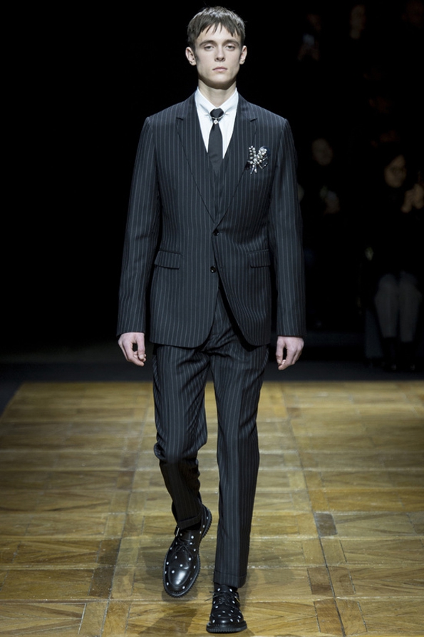 kris van assche,kva,raf simons,francesco russo,dior,dior homme,christian dior,fashion designer,luxe,luxury,icône,paris,costume,chemise,suit,shirt,rendez-vous,élégance,parisienne,masculin,black,tie,black tie,avenue montaigne,fashion show,défilé,homme,hommes,man,men,menswear,femme,femmes,woman,women,womenswear,automne,hiver,fall,winter,2014