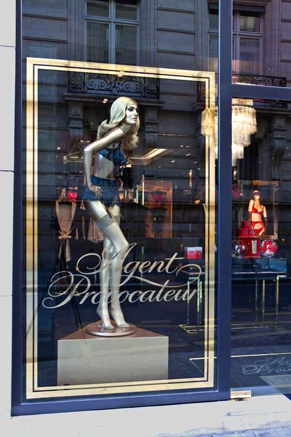 agent provocateur,lingerie,lingery,underwear,londres,sexy,gorgeous,fashion,mode,luxe,luxury,provocant,fashion designer,art director,direction artistique,1994,sarah shotton,kate moss,girls,girl,woman,women,femmes,filles,naked,nue,undressed,lovely,christmas,rue cambon,rue grenelle,inauguration,lancement,launch