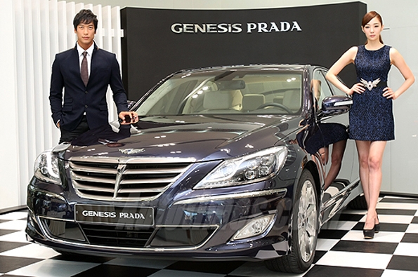 prada,miuccia,miuccia prada,hyundai,genesis,luxury,car,luxe,automobile,collaboration,korea,corée du sud,association,partenariat,haut de gamme,constructeur