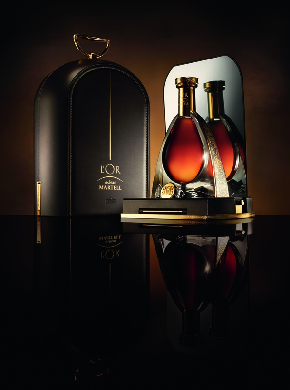 l'or de jean martell,martell,cognac,collaboration,eric gizard,designer,design,or,jean martell,rare,coffret,box,édition,edition,limitée,limited,chai,borderies,région,france,french,art de vivre,lifestyle,liquor,luxury,luxe,histoire,héritage,legacy,prestige,bottle,craftmanship,craft,élégance,elegance,eau-de-vie