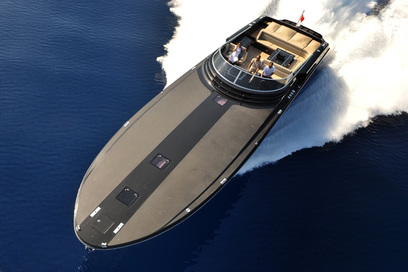 magnum marine,magnum,marine,don aronow,katrin theodoli,filippo theodoli,yacht,boat,bateau,bateaux,yachting,miami,florida,floride,cigarette,offshore,speedboat,open class fast cruiser yacht,fast cruiser yacht,nautisme,nautique,luxe,luxury,fashion,sea,summer,vacances,holidays,livre,anniversaire,book,anniversary,prestige,sport,design,hermès