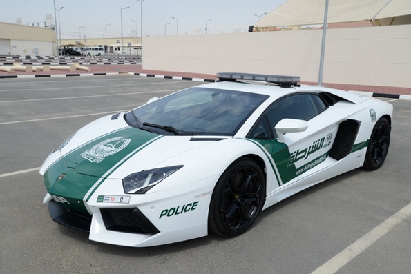 police,dubai,voitures,luxe,cars,car,luxury,chevrolet,camaro,bentley,continental gt,mercedes-benz,sls amg,ferrari,ff,lamborghini,aventador,aston martin,one 77,bugatti,veyron,moyen orient,pétrol,dollars,richesses,riche