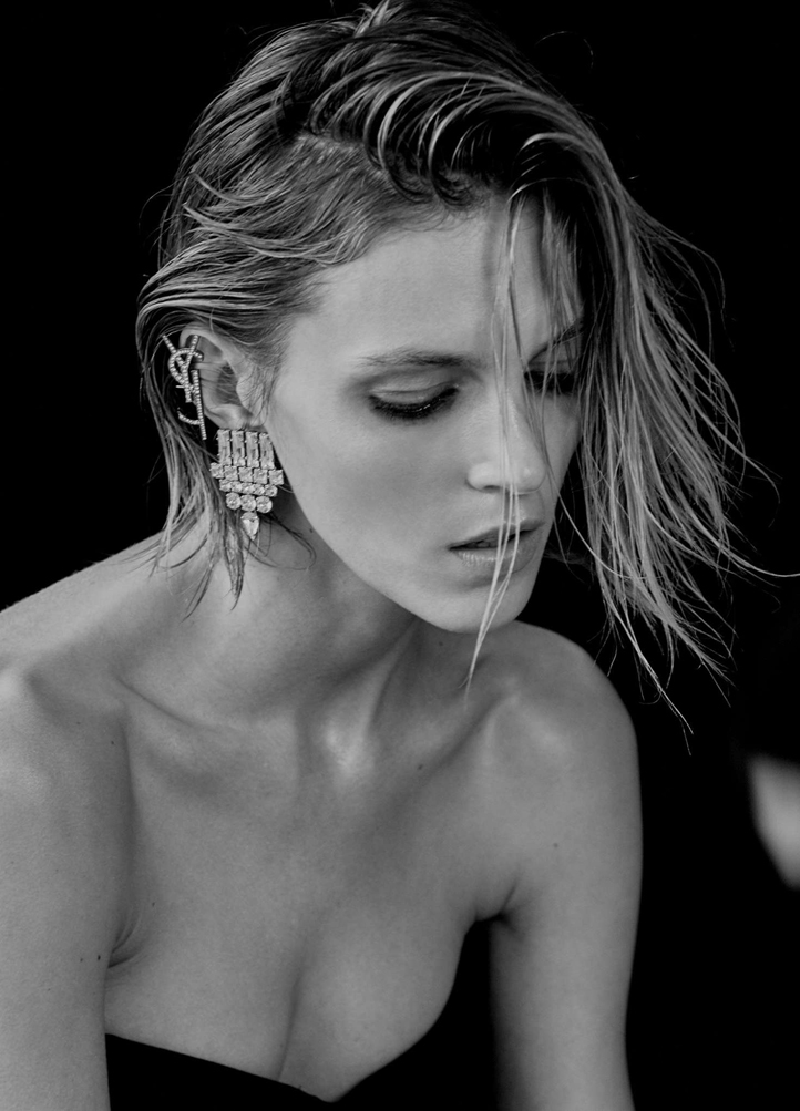 Anja-Rubik_-Vogue-Ukraine-2017--02.jpg