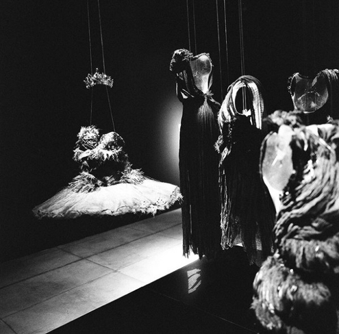 rodarte_black_swan_exhibit_3-600x591.jpg