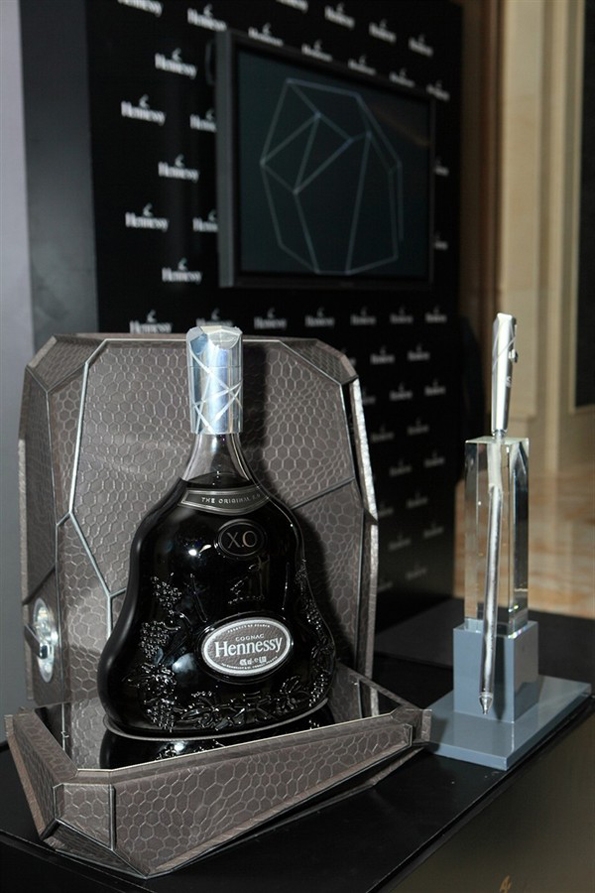 hennessy,mathusalemn,cognac,xo,lvmh,louis vuitton,moët,luxe,liquor,french,eau de vie,gastronomie,art de vivre,lifestyle,flavor,décanteur,decanter,marie virginie berbet,arik levy,collaboration,limited edition,bottle,luxe,spiritueux