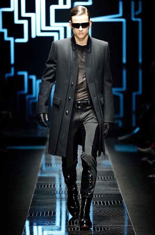 Versace - Andrew Thomas 04.JPG