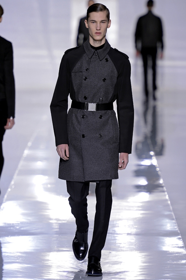 dior,dior homme,fashion designer,automne,hiver,fall,winter,2013,men,women,hommes,femmes,luxe,luxury,icône,dior homme intense,hedi slimane,kris van assche,raf simons,paris,avenue montaigne,costume,chemise,suit,shirt,rendez-vous,élégance,parisienne,masculin,black,tie,black tie,chic,business,bienvenue à gattaca,dressing,caban,trench,trenchcoat