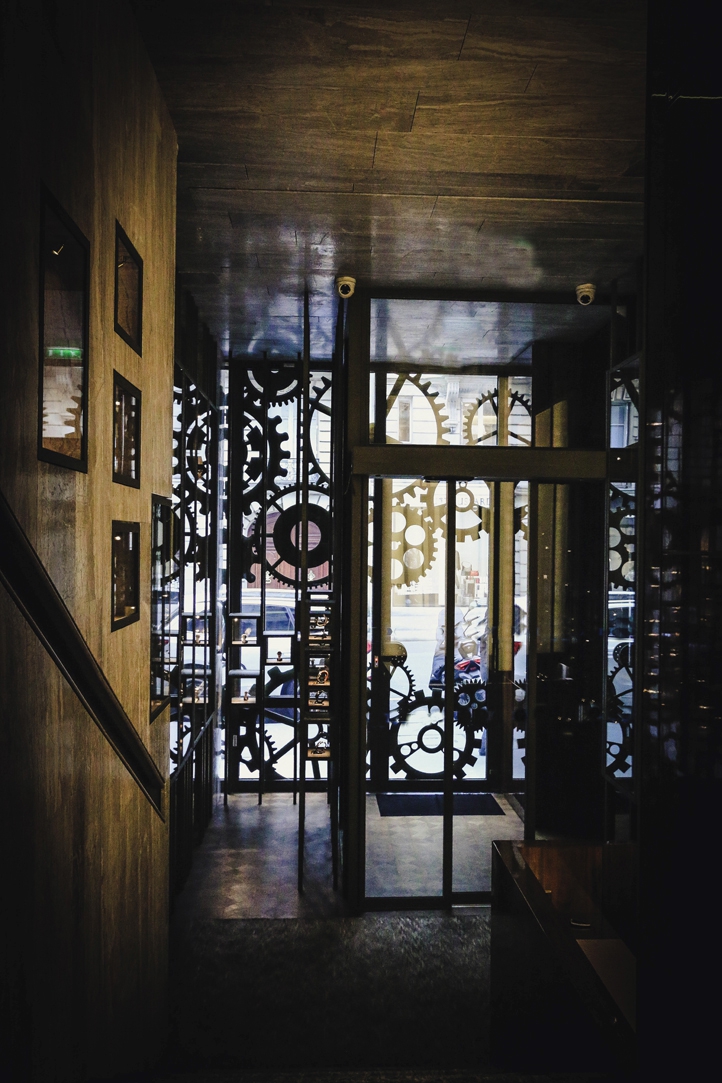 les Montres Collector-- vue sur l'exterieur de l'escalier.jpg