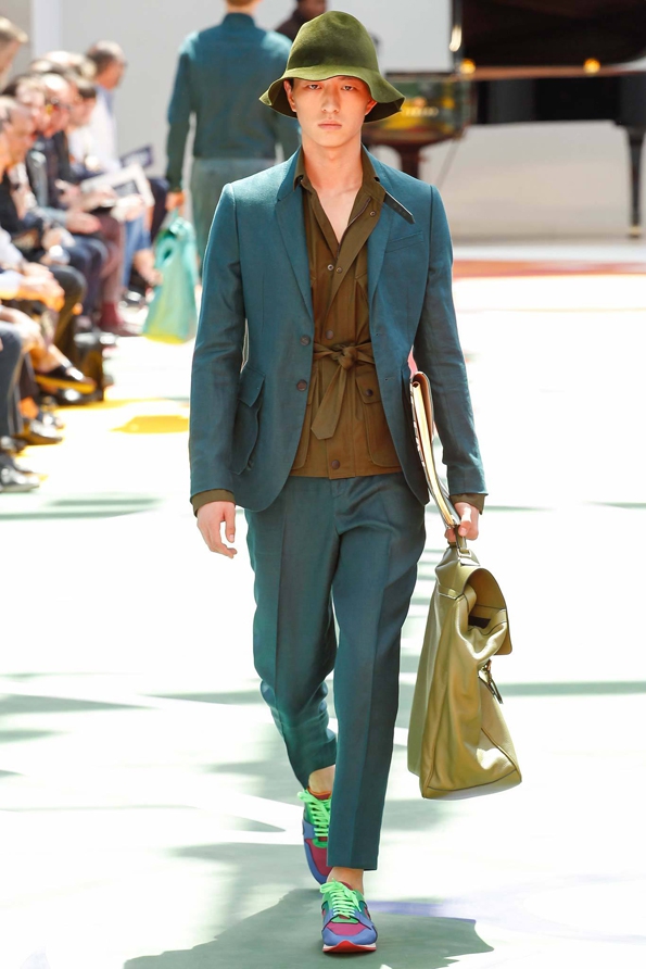 burberry prorsum,burberry,christopher bailey,london,londres,milan,milano,luxe,luxury,fluo,tendances,trends,mode,fashion designer,designer,créateur de mode,chic,élégant,dandy,color,couleur,gentlemen,gentleman,accessoires,accessories,accessory,central park,new-york,direction artistique,direction,creative director,fashion show,défilé,homme,hommes,man,men,menswear,femme,femmes,woman,women,womenswear,printemps,été,spring,summer,2015