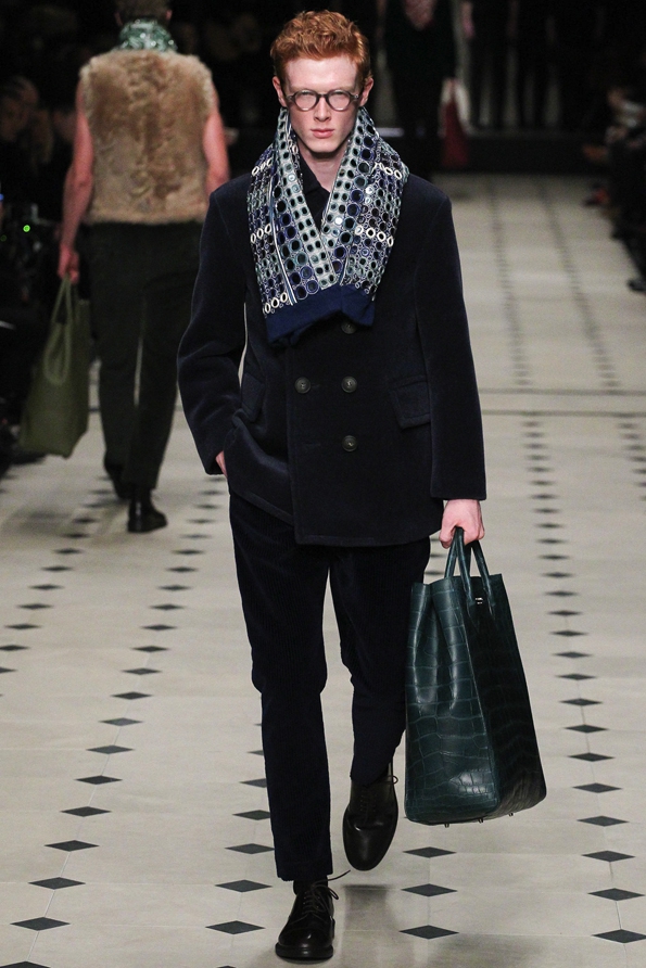 burberry prorsum,burberry,christopher bailey,london,londres,milan,milano,luxe,luxury,fluo,tendances,trends,mode,fashion designer,designer,créateur de mode,chic,élégant,dandy,color,couleur,gentlemen,gentleman,accessoires,accessories,accessory,central park,new-york,direction artistique,direction,creative director,fashion show,défilé,homme,hommes,man,men,menswear,femme,femmes,woman,women,womenswear,automne,hiver,fall,winter,2015