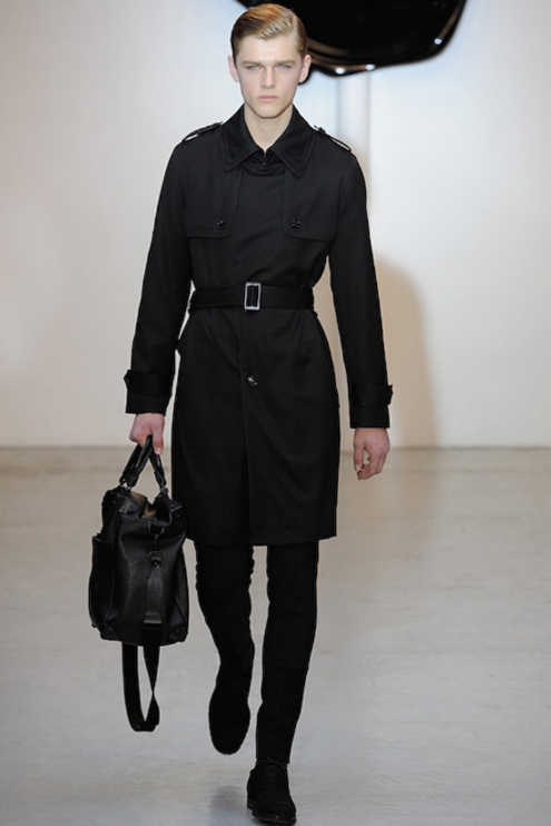 Viktor Rolf FW2011 - 04.jpg