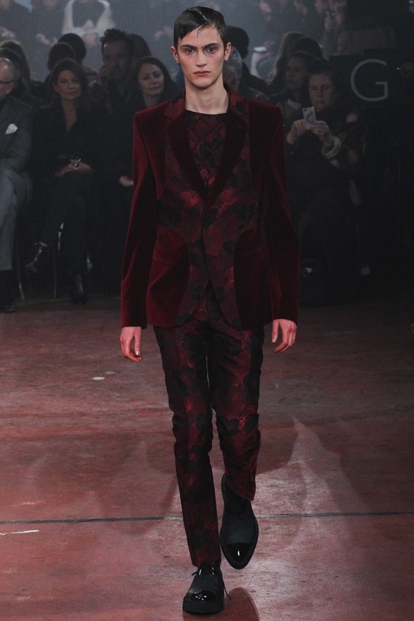 alexander mcqueen,mcqueen,fashion,mode,luxe,luxury,britannique,london,paris,féminin,art,sarah burton,ppr,show,ready to wear,rtw,prêt à porter,pap,fashion show,défilé,homme,femme,men,menswear,women,womenswear,automne,hiver,fall,winter,2015