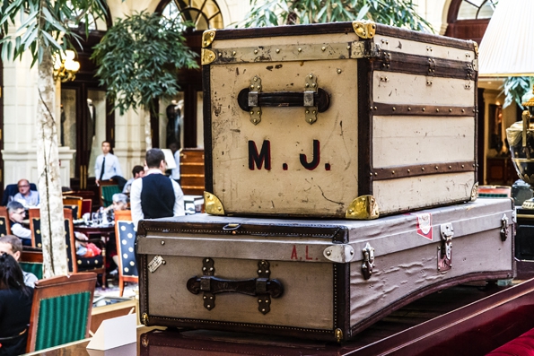 moynat,moynat paris,sac,bag,femme,woman,réjane,rejane,paradis,valise,limousine,rejane clutch,rejane pochette,malletier,sacs,maroquinerie,trunks,trunk,luxe,luxury,pauline moynat,story,ramesh nair,directeur,artistique,art,direction,faubourg saint honoré,malle,malles,élégance,leather,artisanat,artisan,collaboration,l'optimum,psg,exposition,exhibition,intercontinental,la mémoire des malles