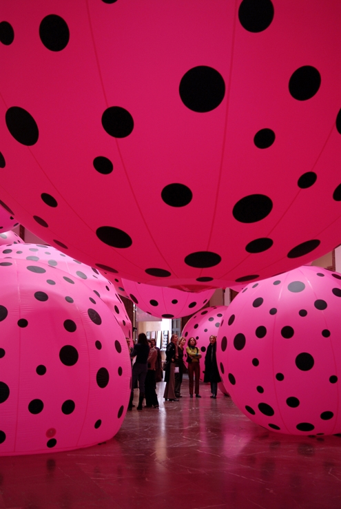 yavoi kusama,malletier,louis vuitton,lvmh,marc jacobs,fashion,designer,art director,directeur artistique,luxe,luxury,collaboration,projet,artistique,pompidou,beaubourg,museo nacional centro arte reina sofía,tate modern,whitney museum,rizzoli,new-york,book,livre