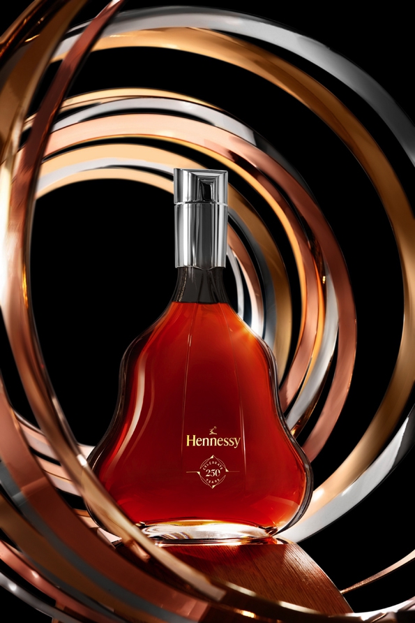 hennessy,250 ans,anniversaire,anniversary,hennessy 250 tour,coupe hennessy 250,yann fillioux,assembleur,maître de chai,cognac,xo,lvmh,louis vuitton,moët,luxe,liquor,french,eau de vie,gastronomie,art de vivre,lifestyle,flavor,décanteur,decanter,limited edition,bottle,spiritueux,rare,prestigieux,prestigious,blogueur,blogger,tendances,trends,rich,rich kids,art,concept