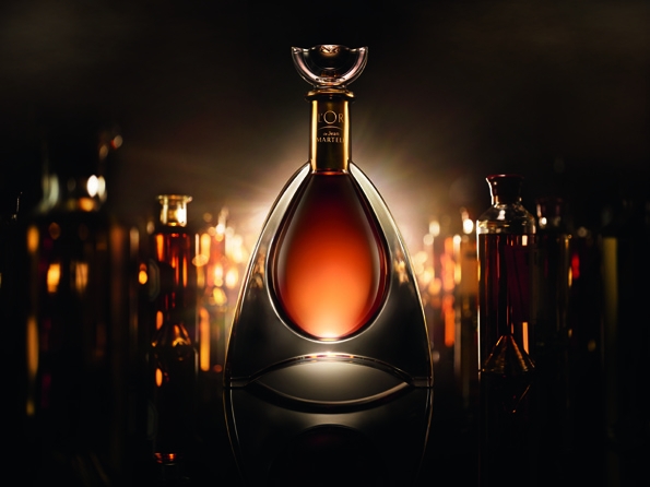 l'or de jean martell,martell,cognac,collaboration,eric gizard,designer,design,or,jean martell,rare,coffret,box,édition,edition,limitée,limited,chai,borderies,région,france,french,art de vivre,lifestyle,liquor,luxury,luxe,histoire,héritage,legacy,prestige,bottle,craftmanship,craft,élégance,elegance,eau-de-vie