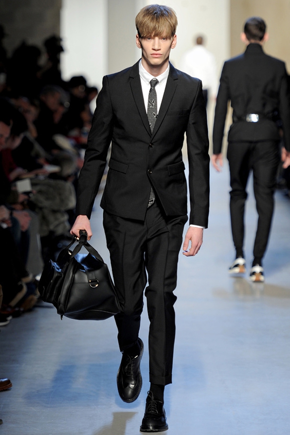 kris van assche,kva,dior,dior homme,fashion designer,automne,hiver,fall,winter,2013,men,hommes,luxe,luxury,icône,paris,costume,chemise,suit,shirt,rendez-vous,élégance,parisienne,masculin,black,tie,black tie