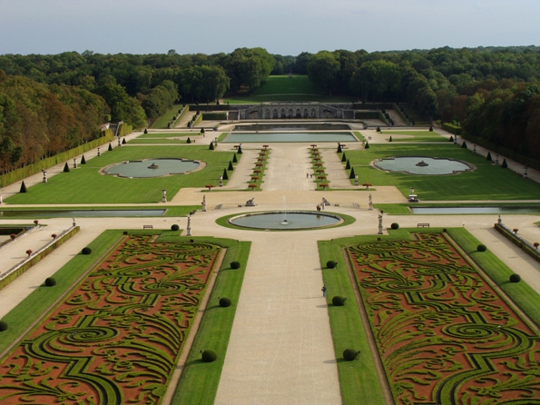 bûche,noël,pâtisserie,lenôtre,gaston lenôtre,paris,gastronomie,lifestyle,art de vivre,traditions,héritage,andré le nôtre,jardins,à la française,versailles,louis albert de broglie,jardinier,guy krenzer,cabinet de curiosités