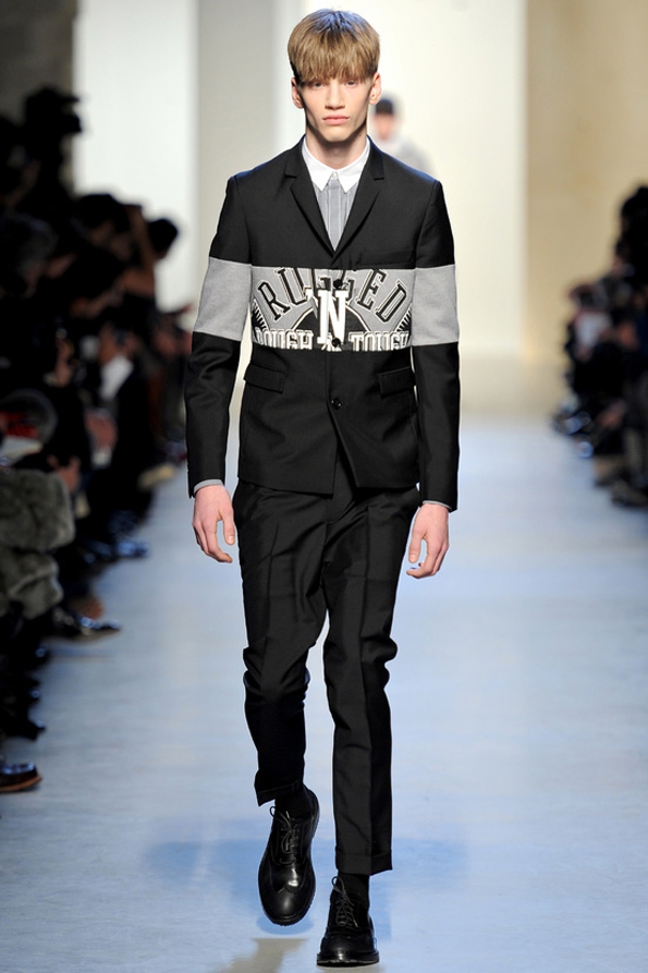 kris van assche,kva,dior,dior homme,fashion designer,automne,hiver,fall,winter,2013,men,hommes,luxe,luxury,icône,paris,costume,chemise,suit,shirt,rendez-vous,élégance,parisienne,masculin,black,tie,black tie