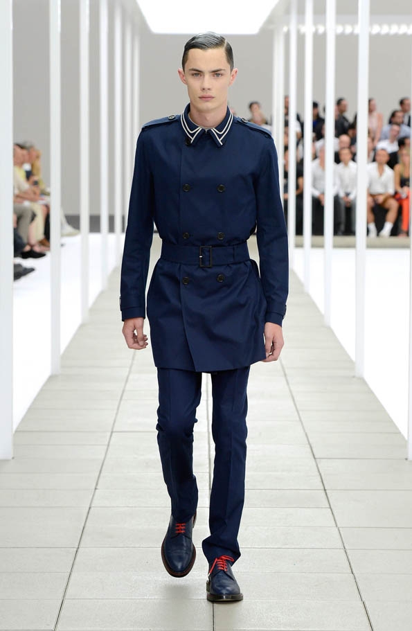 dior,dior homme,fashion designer,spring,summer,printemps,été,2013,men,women,hommes,femmes,luxe,luxury,icône,dior homme intense,hedi slimane,kriss van assche,raf simons,paris,avenue montaigne,costume,chemise,suit,shirt,rendez-vous,élégance,parisienne,masculin,black,tie,black tie,chic,business,bienvenue à gattaca,dressing,caban,trench,trenchcoat,marinière,made in france