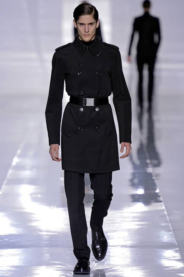 dior,dior homme,fashion designer,automne,hiver,fall,winter,2013,men,women,hommes,femmes,luxe,luxury,icône,dior homme intense,hedi slimane,kris van assche,raf simons,paris,avenue montaigne,costume,chemise,suit,shirt,rendez-vous,élégance,parisienne,masculin,black,tie,black tie,chic,business,bienvenue à gattaca,dressing,caban,trench,trenchcoat