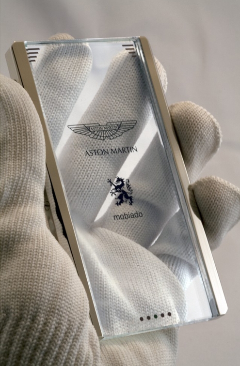 Aston Martin phone - Mobiado 03.jpg