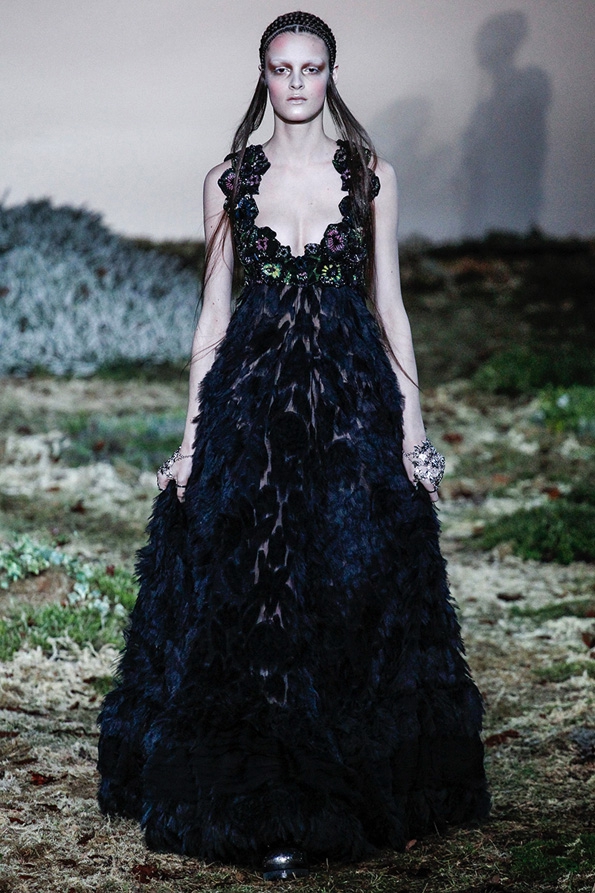 alexander mcqueen,mcqueen,fashion,mode,luxe,luxury,britannique,london,paris,féminin,art,sarah burton,ppr,show,ready to wear,rtw,prêt à porter,pap,fashion show,défilé,homme,femme,men,menswear,women,womenswear,automne,hiver,fall,winter,2014