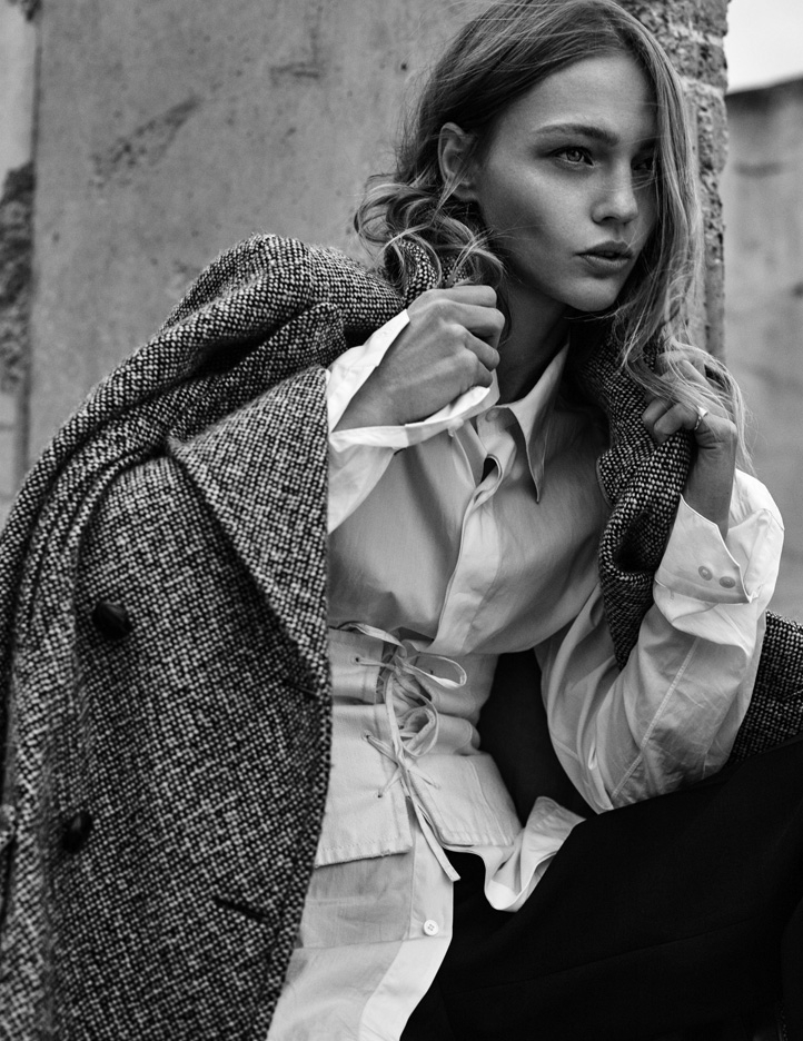 SASHA-PIVOVAROVA-BY-GREGORY-HARRIS-FOR-VOGUE-PARIS-NOVEMBER-2016-10.jpg