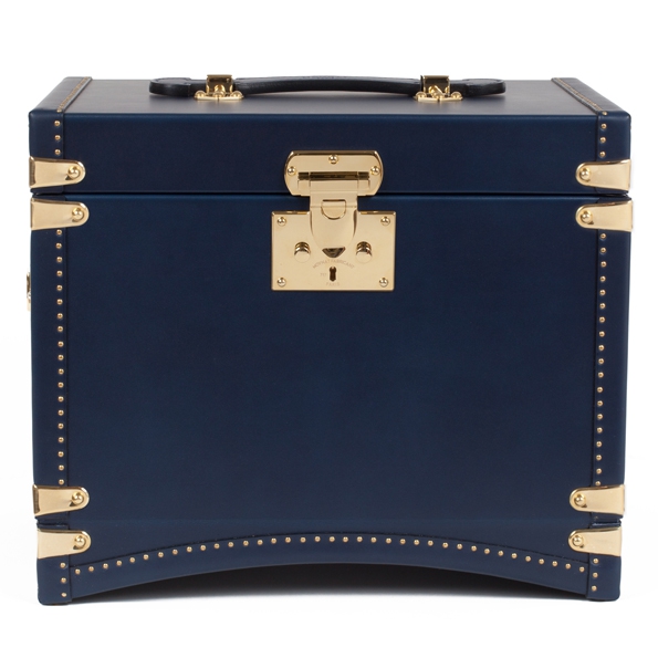 moynat,moynat paris,sac,bag,femme,woman,réjane,rejane,paradis,valise,limousine,rejane clutch,rejane pochette,malletier,sacs,maroquinerie,trunks,trunk,luxe,luxury,pauline moynat,story,ramesh nair,directeur,artistique,art,direction,faubourg saint honoré,malle,malles,élégance,leather,artisanat,artisan,collection,art déco,vanity case,nécessaire beauté,beauté,beauty case,guerlain,vintage,baccarat,shalimar,voyage,travel,train,orient express