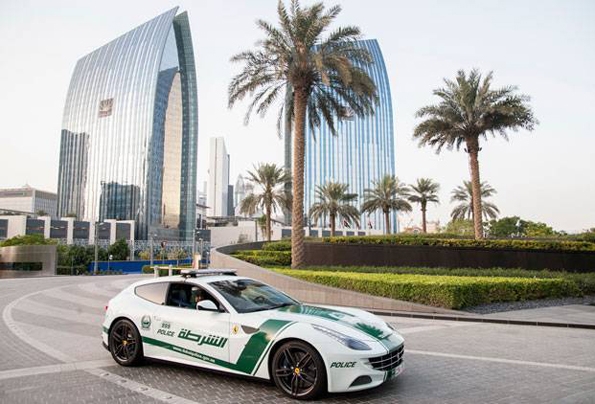 police,dubai,voitures,luxe,cars,car,luxury,chevrolet,camaro,bentley,continental gt,mercedes-benz,sls amg,ferrari,ff,lamborghini,aventador,aston martin,one 77,bugatti,veyron,moyen orient,pétrol,dollars,richesses,riche