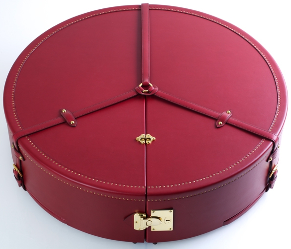 moynat,moynat paris,sac,bag,femme,woman,réjane,rejane,paradis,valise,limousine,rejane clutch,rejane pochette,malletier,sacs,maroquinerie,trunks,trunk,luxe,luxury,pauline moynat,story,ramesh nair,directeur,artistique,art,direction,faubourg saint honoré,malle,malles,élégance,leather,artisanat,artisan,collection,art déco,isetan shinjukun,exhibition,exposition,tokyo,macarons,pierre hermé,malle macaron