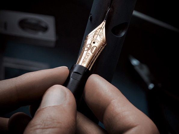 montblanc,stylo,fountain pen,pen,anniversary,anniversaire,90 ans,1924,meisterstück,stylo plume,luxe,luxury,mode,fashion,accessoires,accessories,accessory,accessoire,montre,watch,maroquinerie,leather goods,édition limitée,#meisterstuck90years