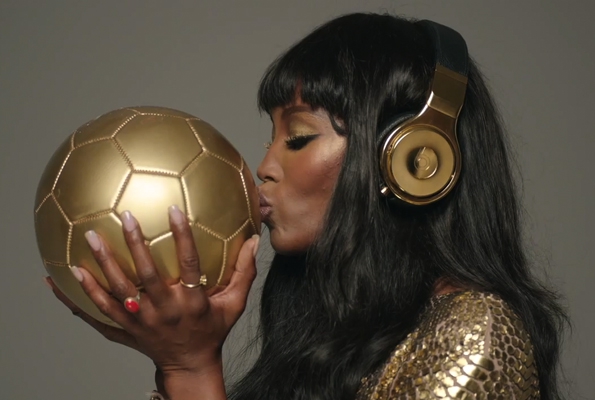 beatsbydre,beats by dre,casque,audio,helmet,headphone,headphones,gold,précieux,or,precious,cadeaux,gift,champion,monde,football,worldcup,germany,brésil 2014,nationalmannschaft,mannschaft,naomi campbell,rankin