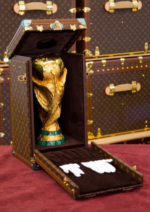 louis-vuitton-fifa-trophy-travel-case-4jpg_65.jpg