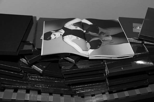 25,magazine,25 magazine,anja rubik,fashion,mode,luxury,culture,arts,femmes,women,sexe,pornchic,porno chic,chic,bi-annuel,bi-annual,edition,paris,haute couture,colette,luisa via roma,galilu,kanye west,abby lee kershaw,photographer,inez van lamsweerde,ellen von unwerth,annie leibovitz,katja rawles,carine roitfeld