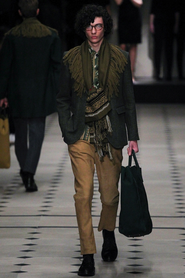 burberry prorsum,burberry,christopher bailey,london,londres,milan,milano,luxe,luxury,fluo,tendances,trends,mode,fashion designer,designer,créateur de mode,chic,élégant,dandy,color,couleur,gentlemen,gentleman,accessoires,accessories,accessory,central park,new-york,direction artistique,direction,creative director,fashion show,défilé,homme,hommes,man,men,menswear,femme,femmes,woman,women,womenswear,automne,hiver,fall,winter,2015