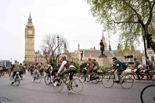 italia veloce,italia,velo,vélo,la course élégante,the elegant race,london tweed run,brooksfield,tweed,fixie,vintage,apparel,bike,culture,mode,fashion,luxury,luxe,londres,tendances,trends,hispter,cool,attitude,italie,italy,handmade,manufacture,bespoke,savile row,tailor,millbank,tamise,westminster