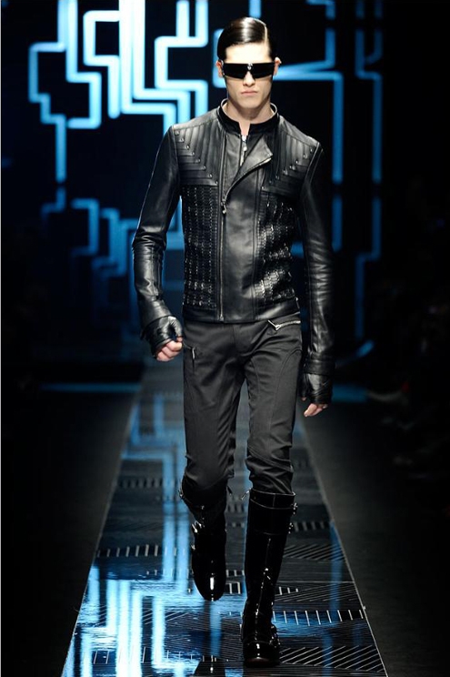 Versace - Andrew Thomas 03.JPG