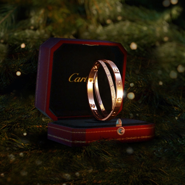 cartier,conte de noël,conte,noël,christmas,winter tale,winter,tale,panthère,dessin animé,animation,cartoon,bibo bergeron,communication,360°c,louis cartier,jewellery,paris,new,collection,montre,montres,watch,watches,luxury,luxe,richemont,swiss,switzerland,france,horlogerie,horology,rectangle tank,must,américaine,française,divan,joaillerie,joaillière,joyaux,snow,savoir faire,héritage,legacy,boite rouge,red box,trinity,rotonde,pacha,diamant