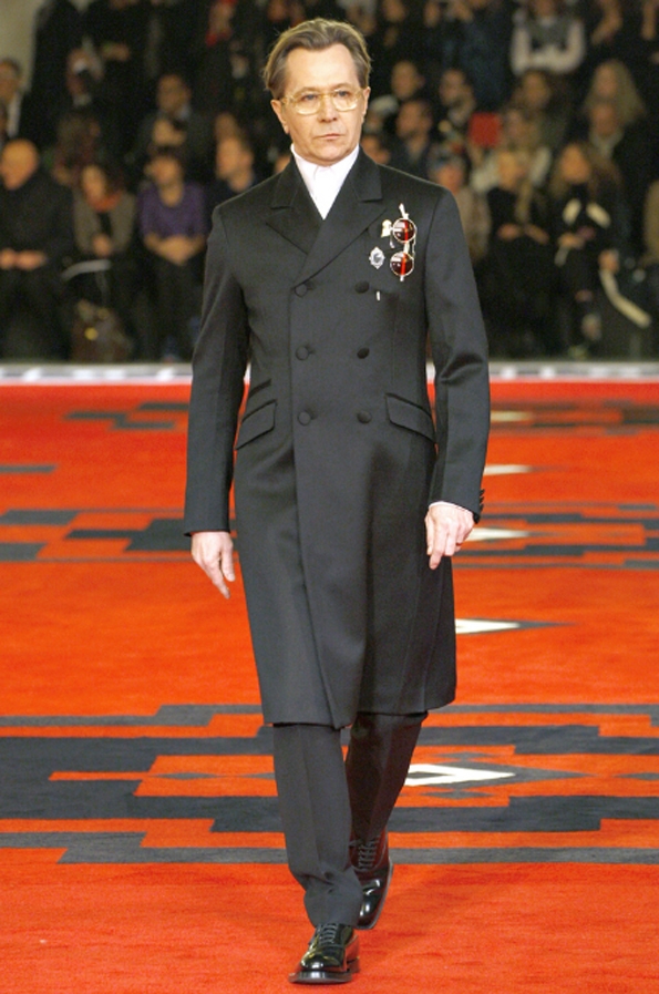 prada, miuccia prada, florence, milan, men, hommes, uomo, fashion, mode, moda, fall, winter, automne, hiver, collection, 2012,2013, créateur, designer, france, riviera, preppy, casual, chic, sportswear, accessoires, luxury, luxe,disco,fantasy,pyschedelique,imprimé,seventies,70's,adrien brody,tim roth,william dafoe,gary oldman,stars,hollywood,fashion show,runway,catwalk