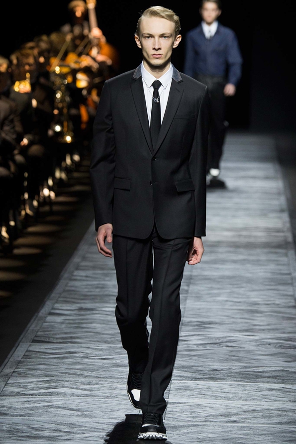 kris van assche,kva,raf simons,francesco russo,dior,dior homme,christian dior,fashion designer,luxe,luxury,icône,paris,costume,chemise,suit,shirt,rendez-vous,élégance,parisienne,masculin,black,tie,black tie,avenue montaigne,fashion show,défilé,homme,hommes,man,men,menswear,femme,femmes,woman,women,womenswear,automne,hiver,fall,winter,2015